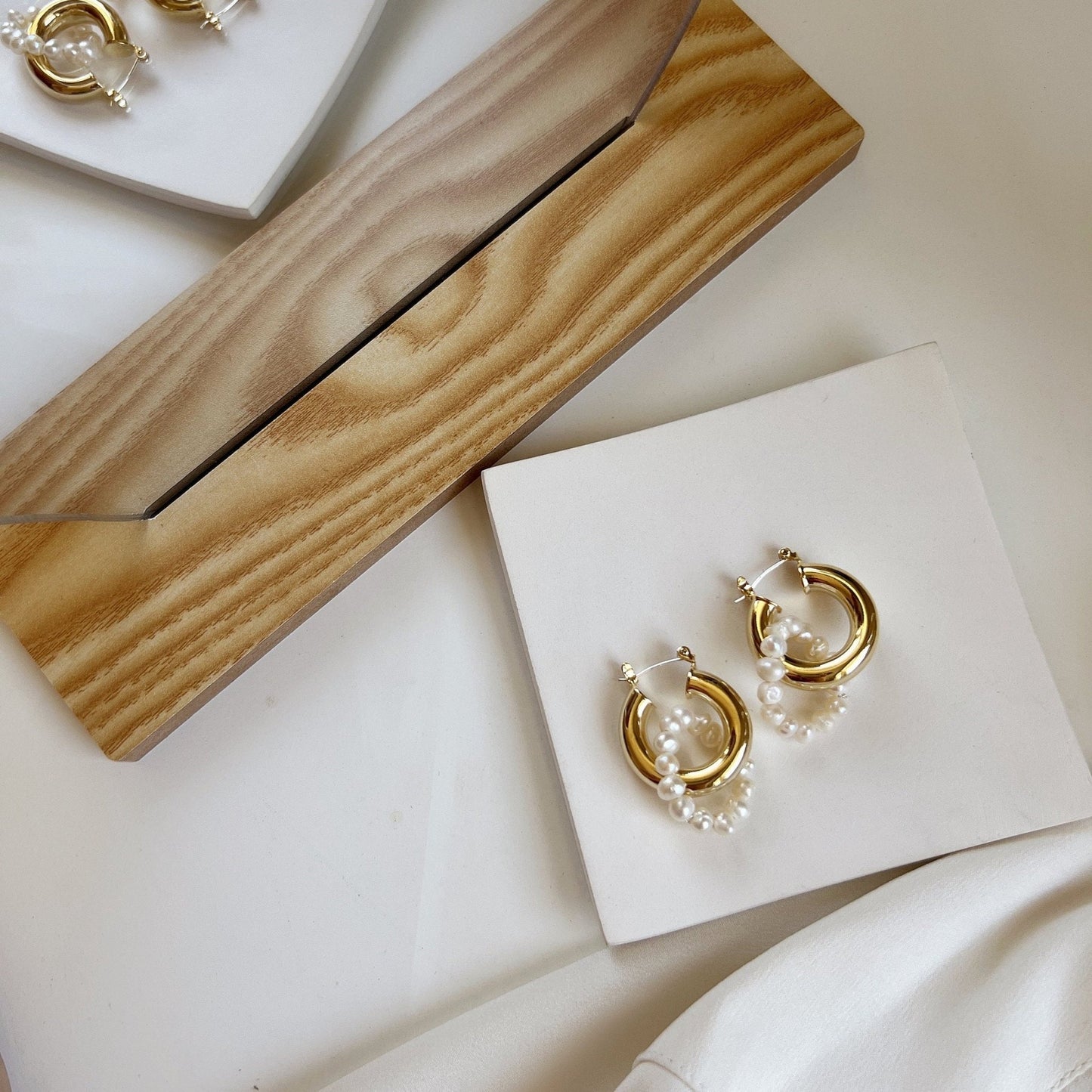 Natural Freshwater Pearl Earring, Gold Hoop Pearl hoop Earring, Irregular Pearl Beaded Gold Circle Earrings