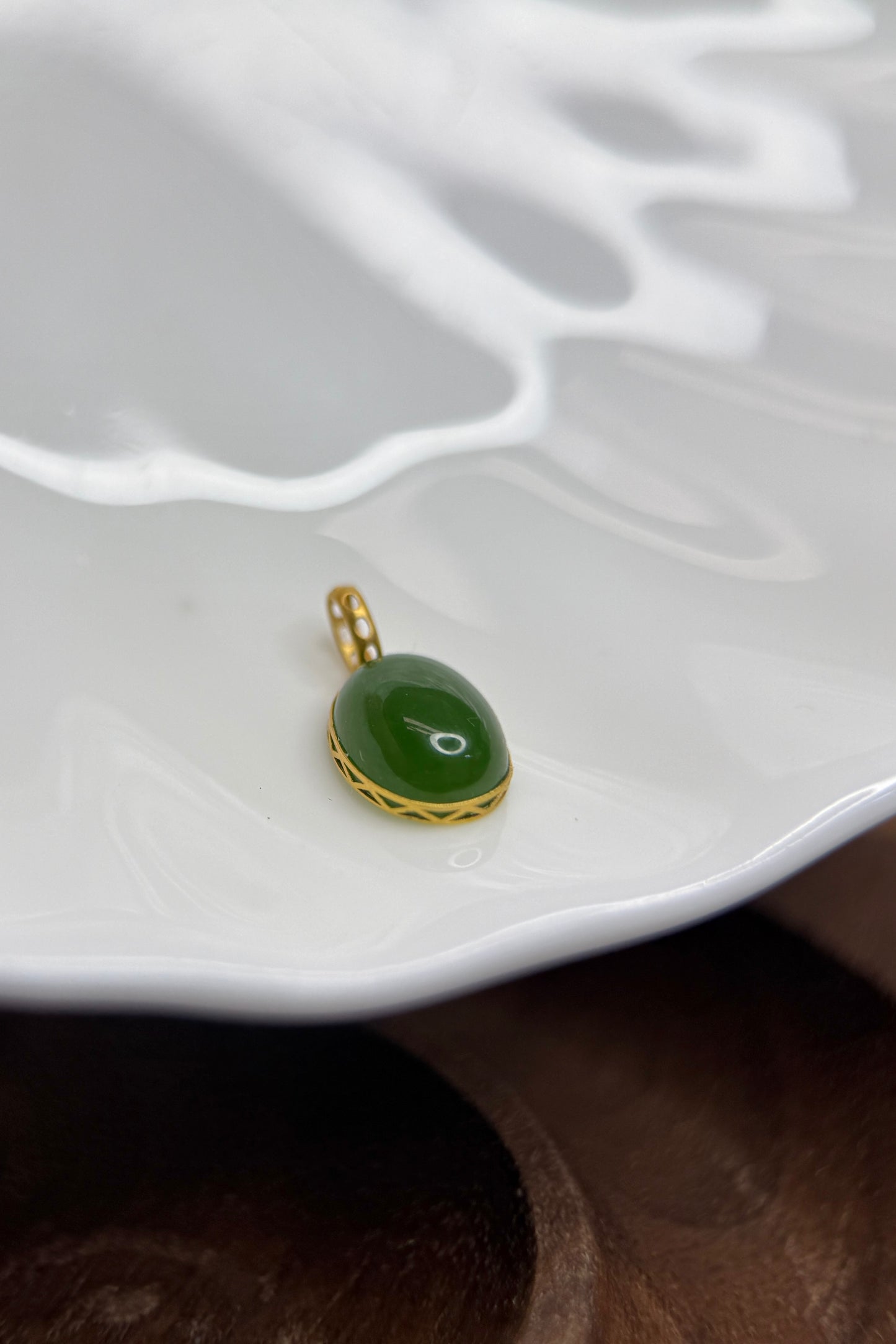 18K Gold Green Jade Dainty Pendant Necklace 23