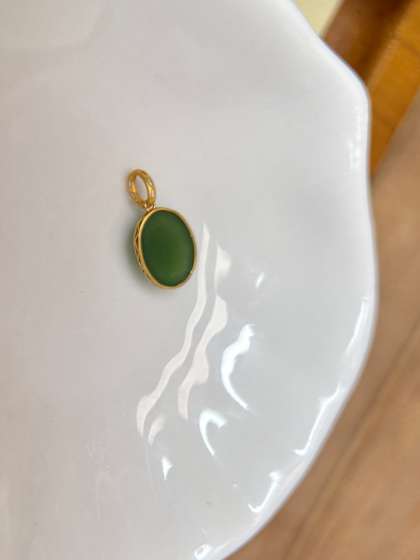 18K Gold Green Jade Dainty Pendant Necklace 23