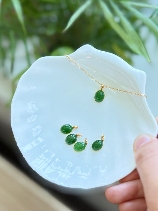 18K Gold Green Jade Dainty Pendant Necklace