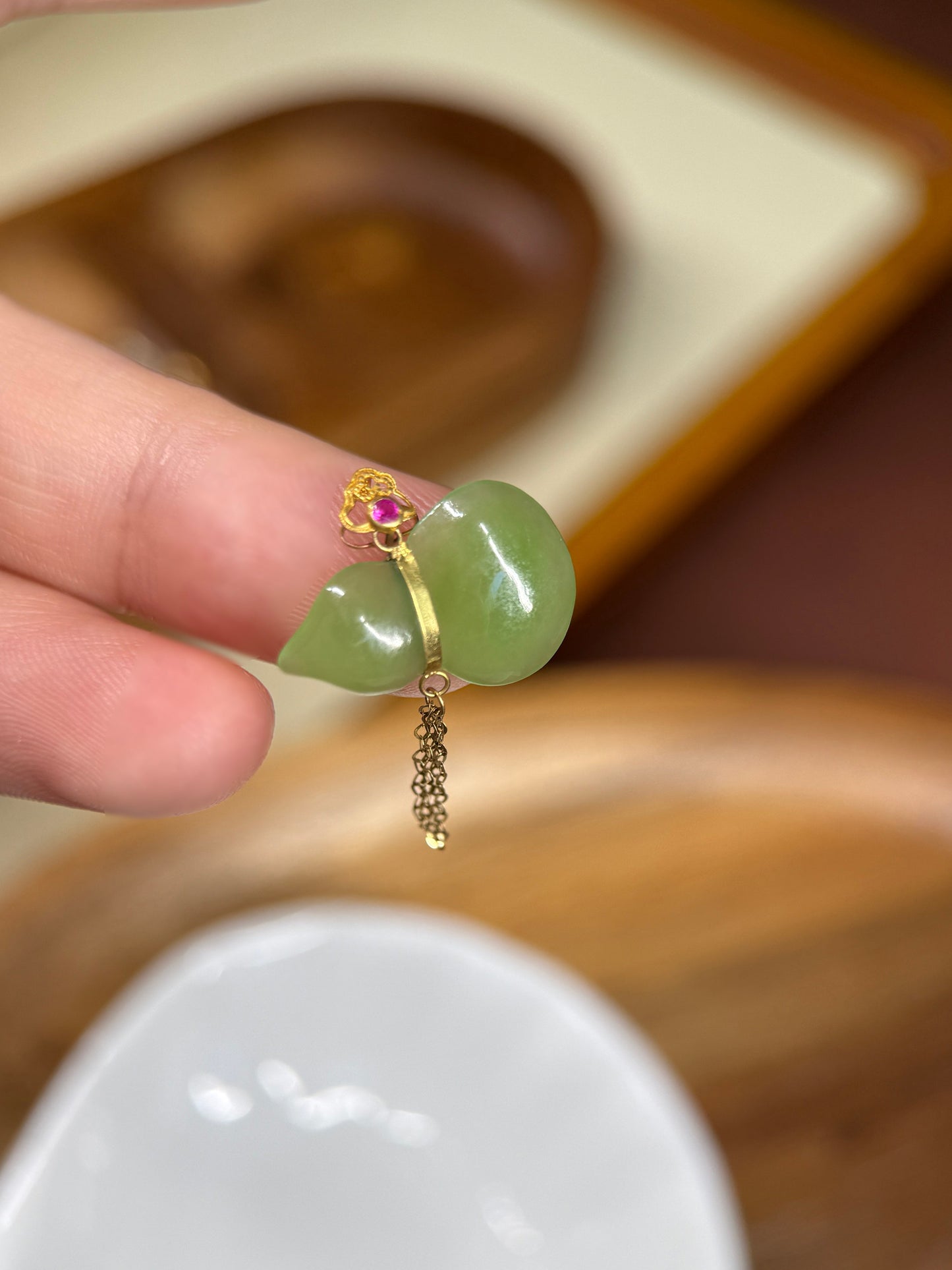 Green Nephrate Jade Gourd Pendant with 18K Gold Inlaid