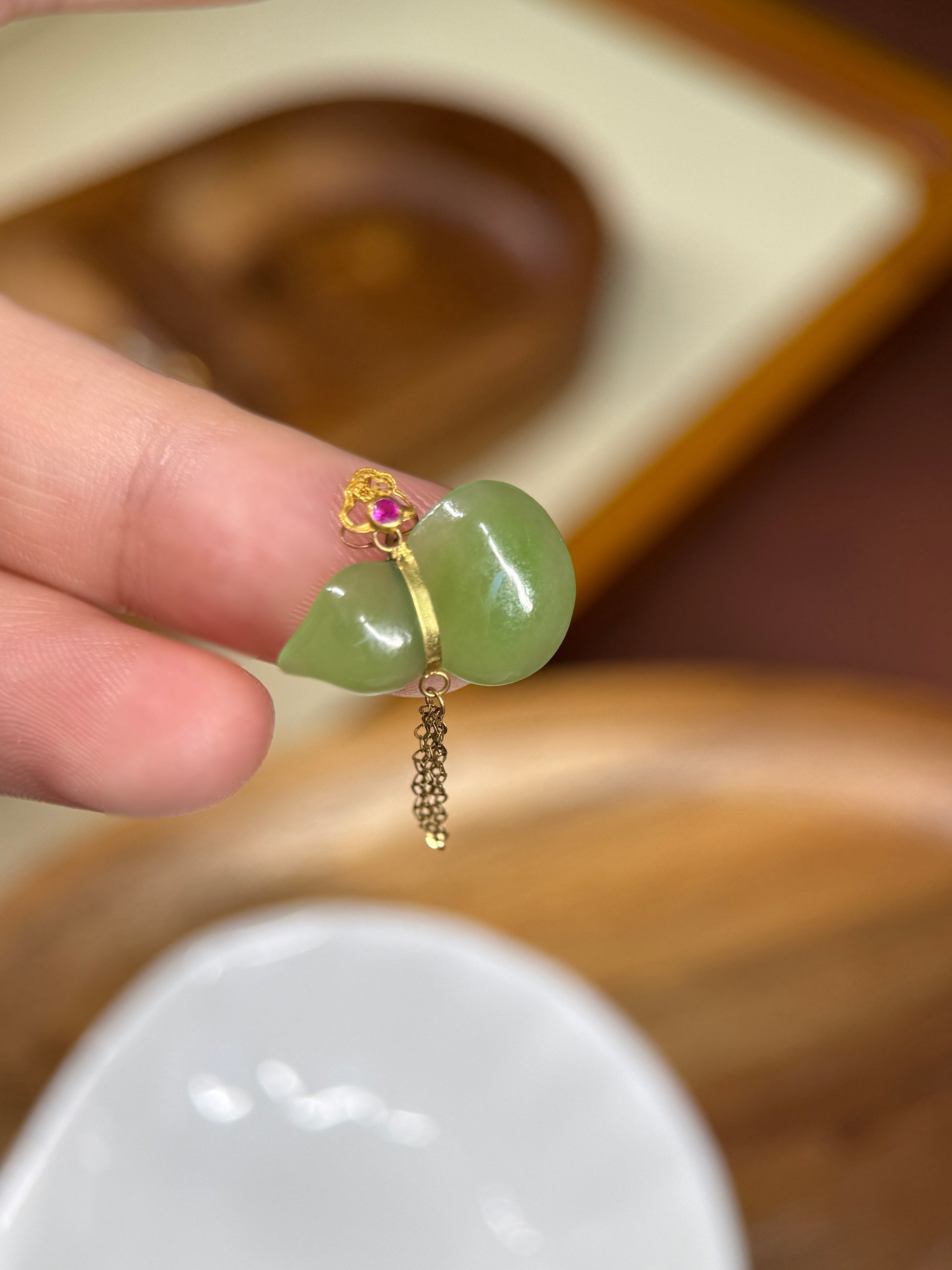 Green Nephrate Jade Gourd Pendant with 18K Gold Inlaid
