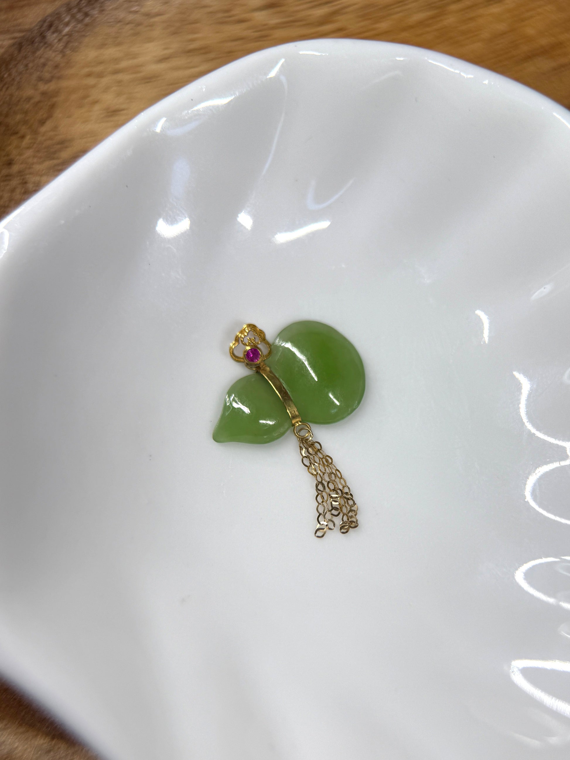 Green Nephrate Jade Gourd Pendant with 18K Gold Inlaid