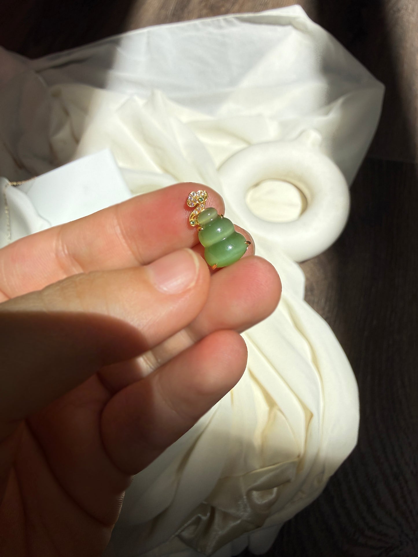 HighQualityHetianJadePendantGourd_CatEyeAppleGreenHulu1