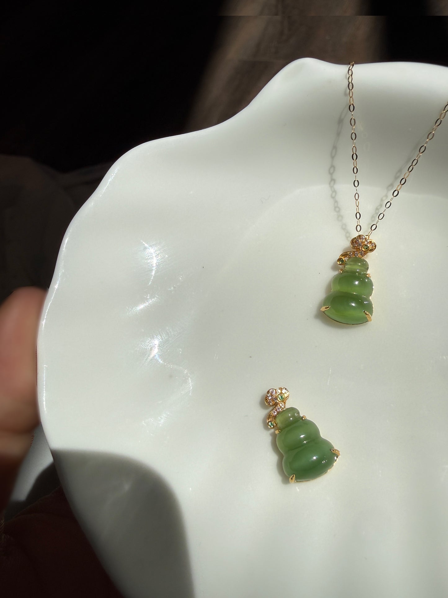 High Quality Hetian Jade Pendant Gourd, Cat Eye Apple Green Hulu