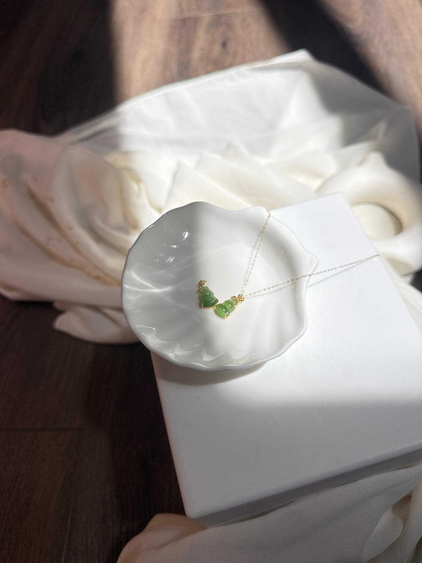 High Quality Hetian Jade Pendant Gourd, Cat Eye Apple Green Hulu