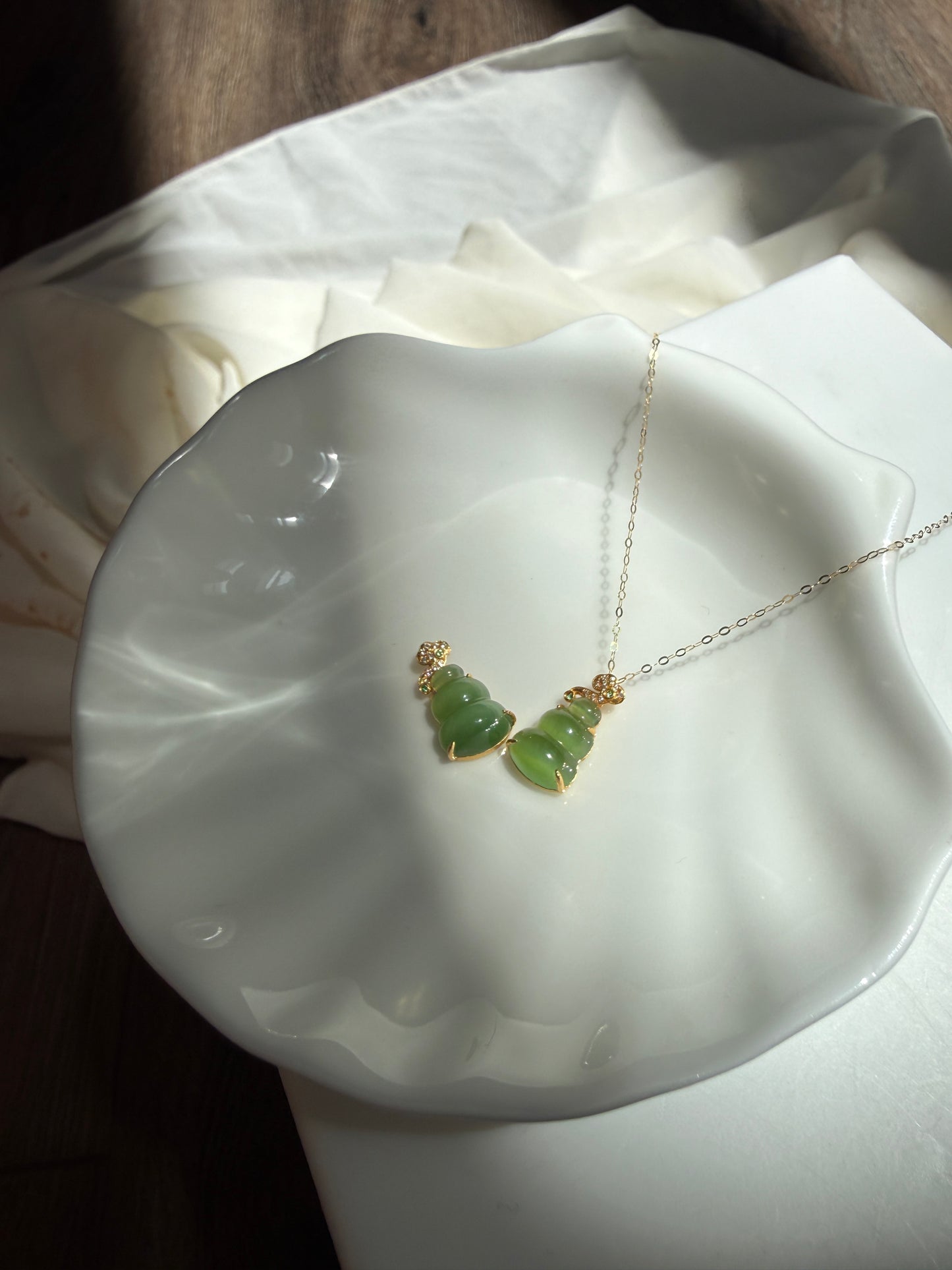 HighQualityHetianJadePendantGourd_CatEyeAppleGreenHulu1
