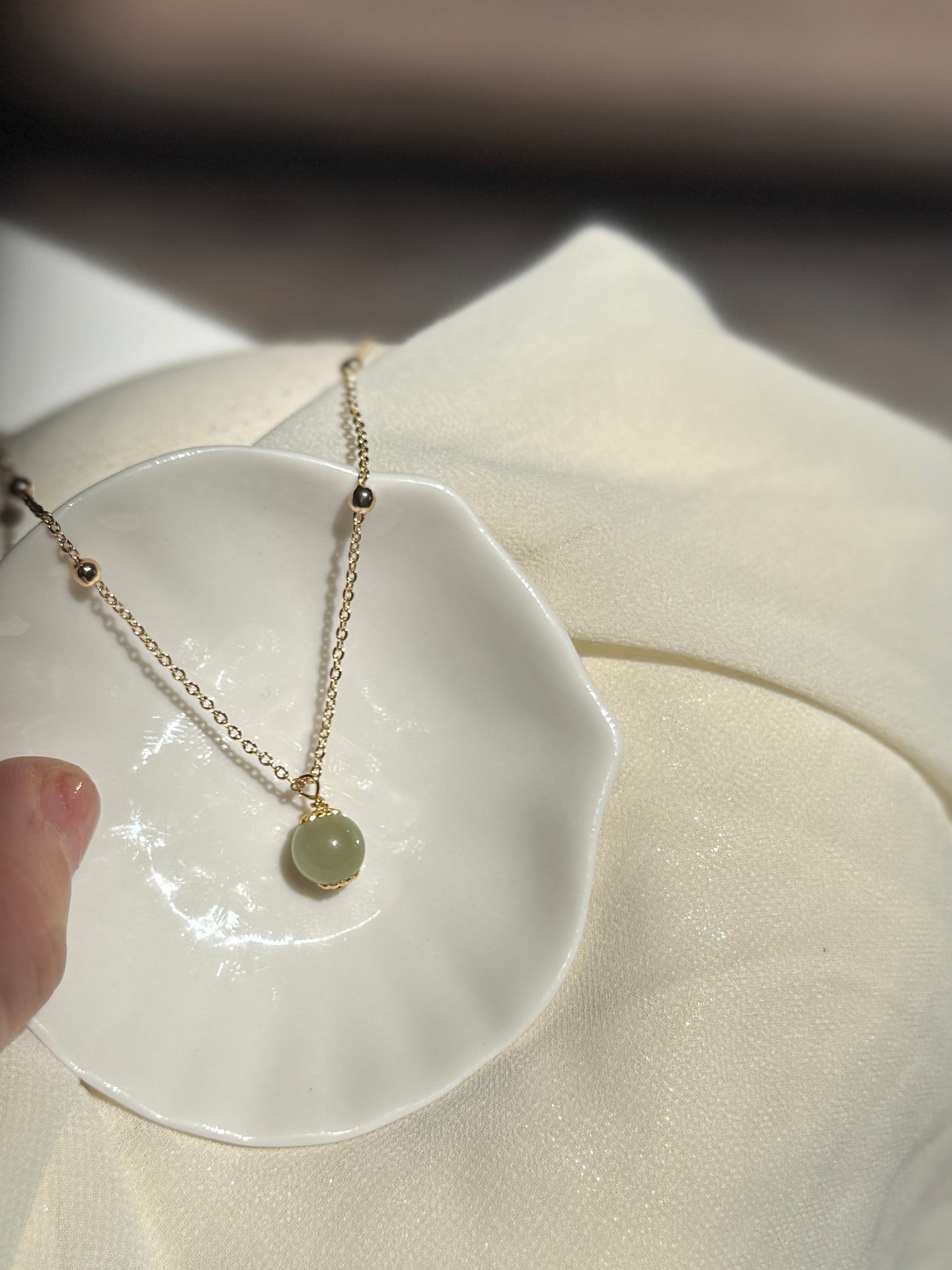 Natural Green Jade Pendant Necklace, Hetian Jade Chocker, Single Bead Necklace, Light Green Gemstone, Dainty Jade Necklace, Good Luck Gift