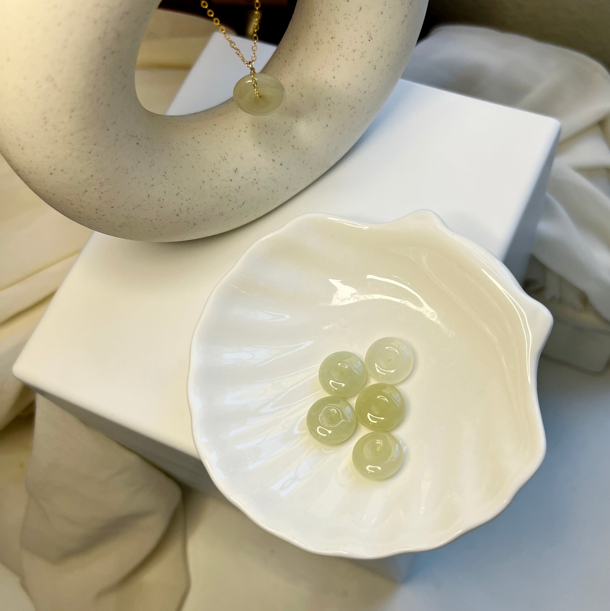 NaturaljadeNecklace_HetianPendantNecklace_DaintyJadeNecklace_WhiteGreenJadeDonutNecklace_NephritePendant_JadeGoldjewelry