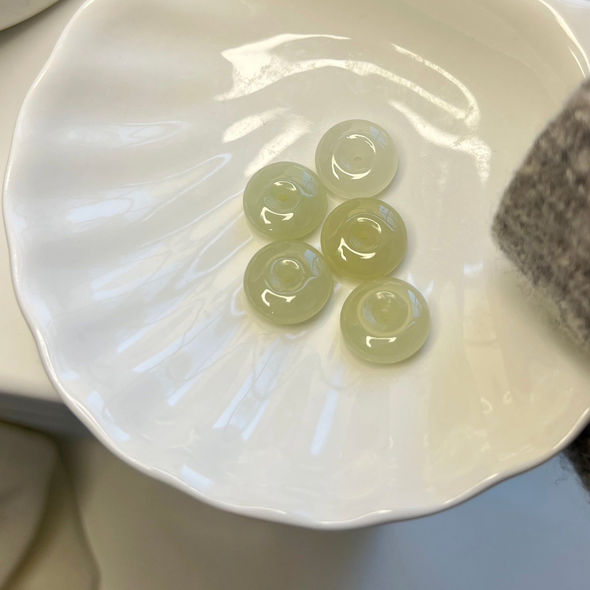 NaturaljadeNecklace_HetianPendantNecklace_DaintyJadeNecklace_WhiteGreenJadeDonutNecklace_NephritePendant_JadeGoldjewelry