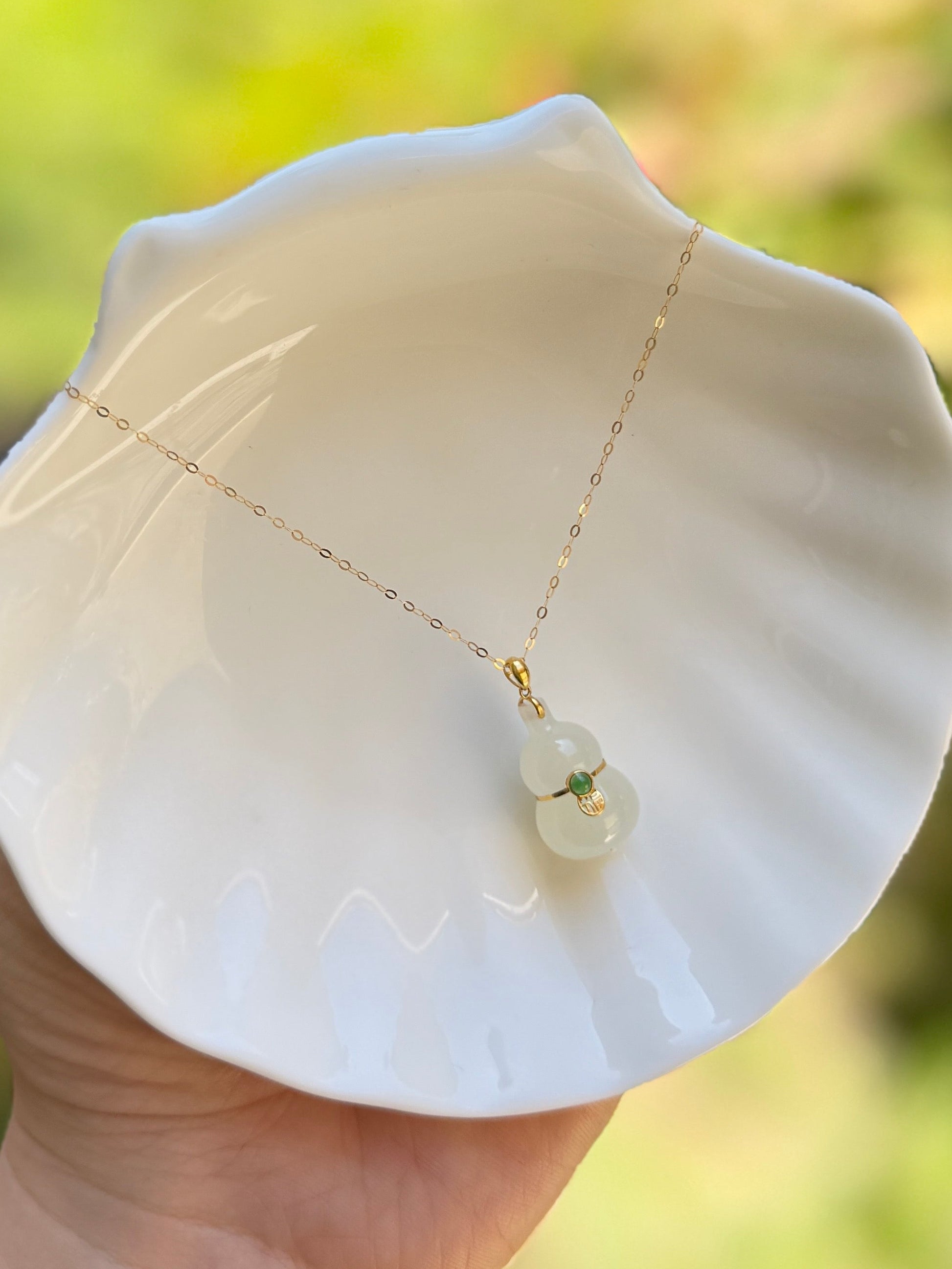 White Nephrate Jade Gourd Pendant with 18K Gold Inlaid 2