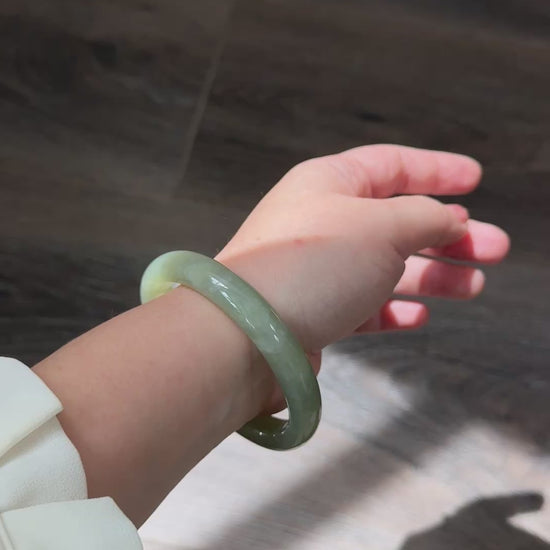 Natural Jade Bangle, Green color Nephrite Bangle