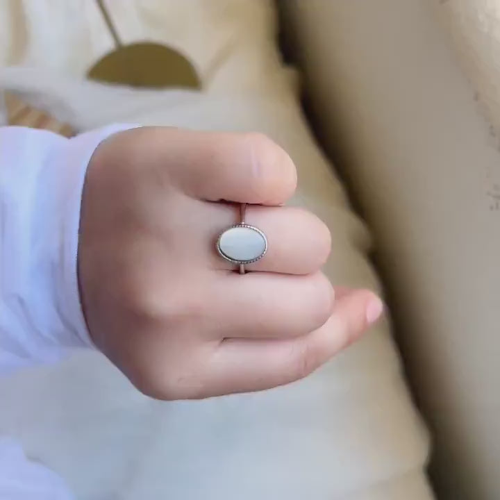 Natural Shell Ring, Simple Flat Oval Shell Ring, White Shiny Mother of Pearl Ring, Single Stone Statement Ring