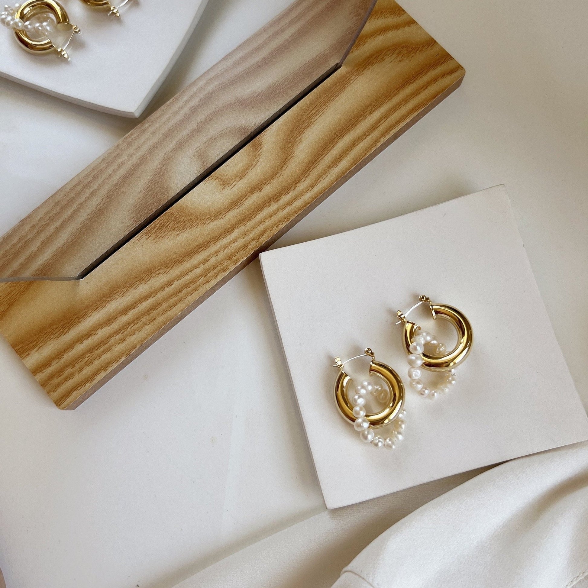 Natural Freshwater Pearl Earring, Gold Hoop Pearl hoop Earring, Irregular Pearl Beaded Gold Circle Earrings