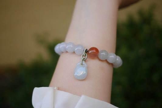 light grey beaded jade bracelet with a jade lock, high quality Hetian jade beads bracelet with charm, white jade