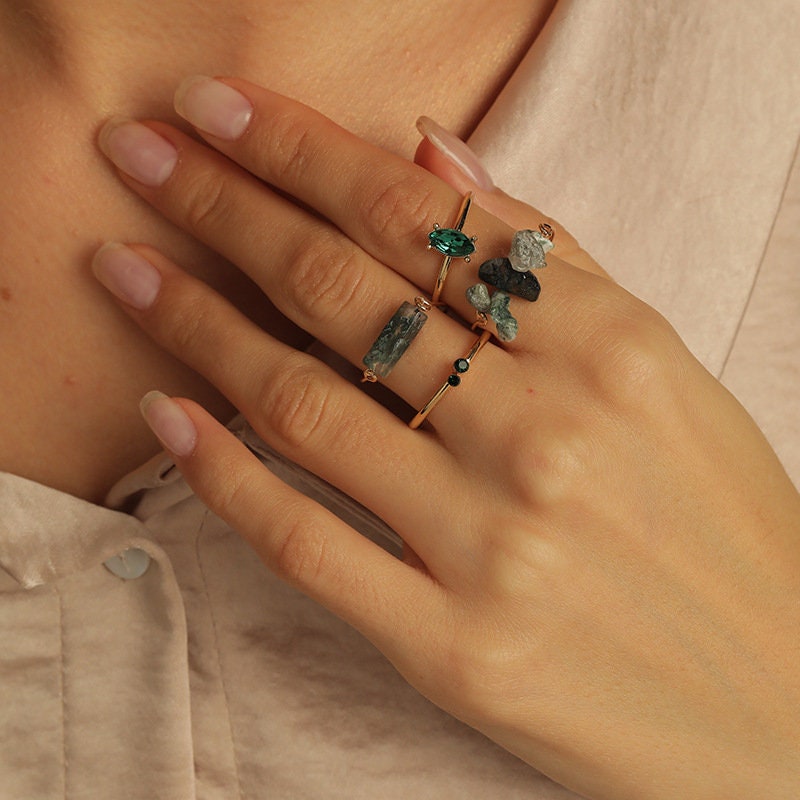 Grass Green Mini Quartz Rock Stone 4 pieces/set Stacked Crystal Rings, Boho Style Stackable Ring Set