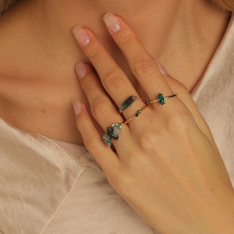 Grass Green Mini Quartz Rock Stone 4 pieces/set Stacked Crystal Rings, Boho Style Stackable Ring Set