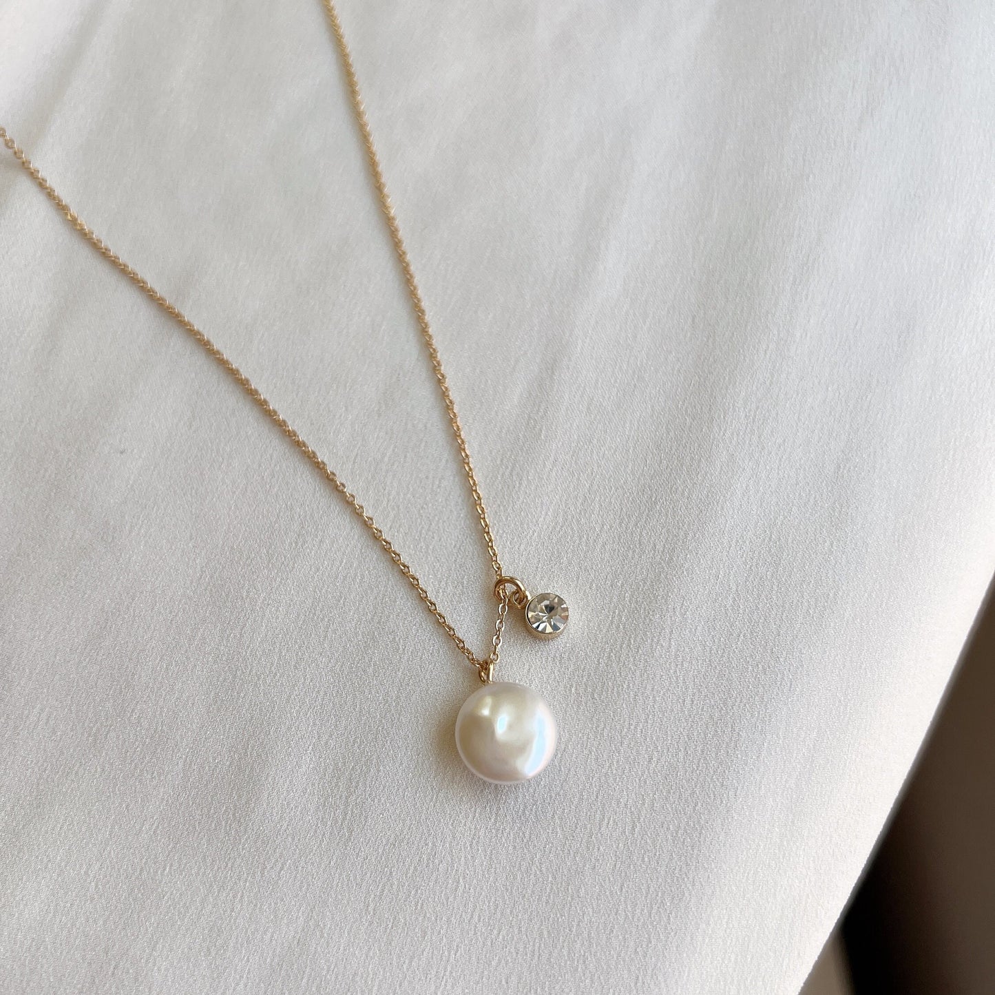 Single Flat Baroque Pearl Necklace, Natural Freshwater Pearl Pendant Necklace, one irregular pearl with a diamond necklace, Coin pearl pendant necklace