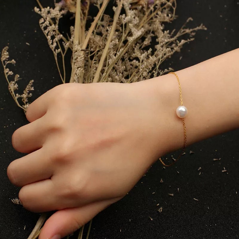 Single pearl deals bracelet gold