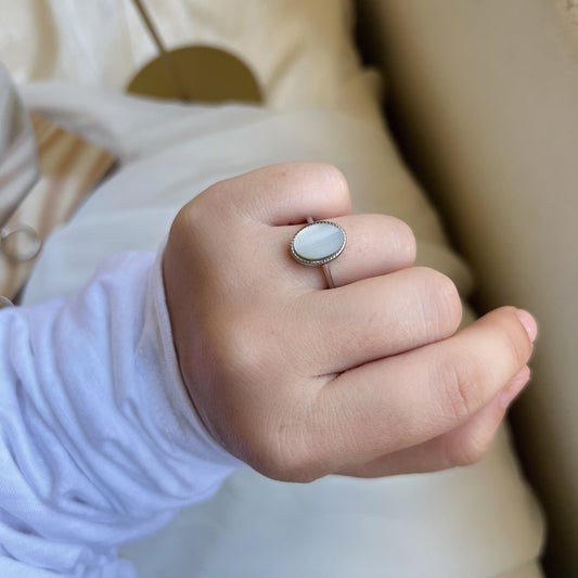 Natural Shell Ring, Simple Flat Oval Shell Ring, White Shiny Mother of Pearl Ring, Single Stone Statement Ring