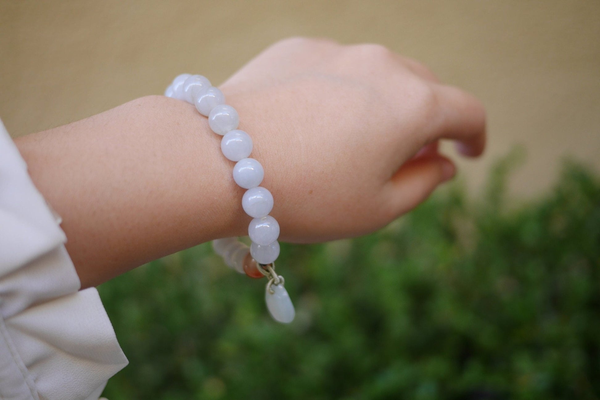 light grey beaded jade bracelet with a jade lock, high quality Hetian jade beads bracelet with charm, white jade