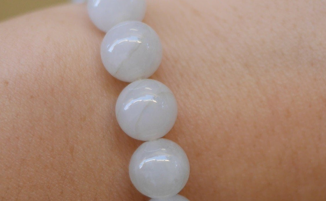light grey beaded jade bracelet with a jade lock, high quality Hetian jade beads bracelet with charm, white jade