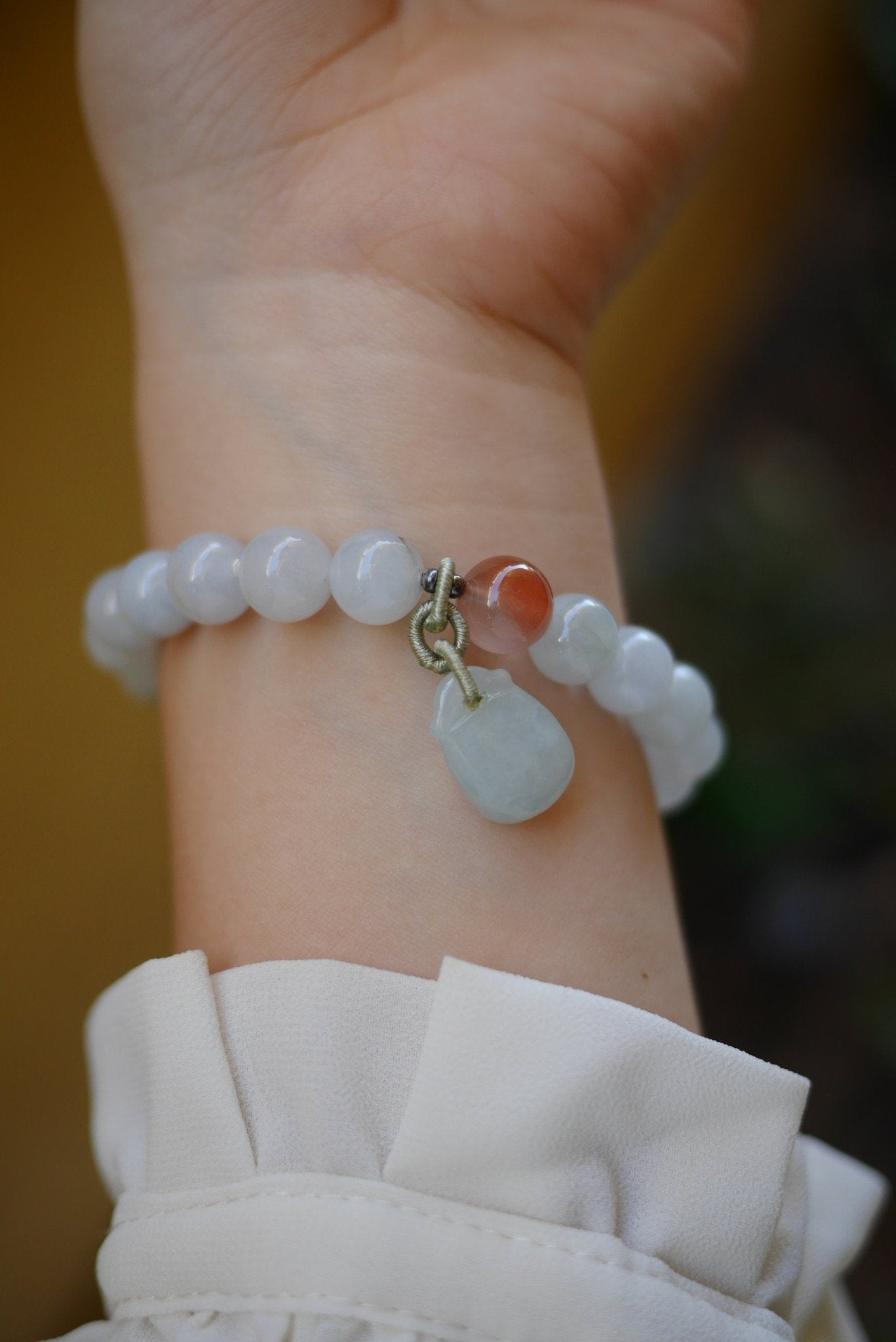 light grey beaded jade bracelet with a jade lock, high quality Hetian jade beads bracelet with charm, white jade