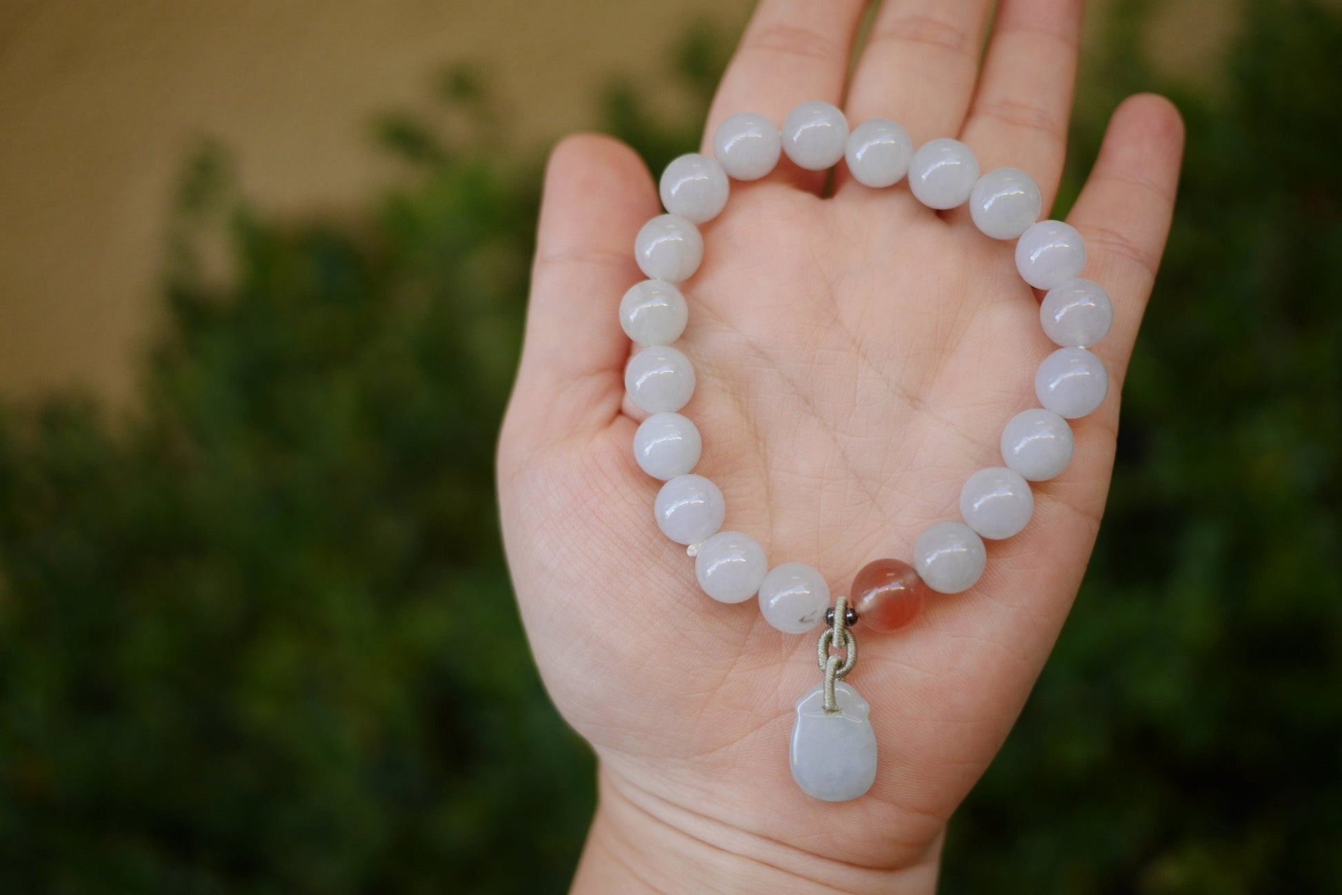 light grey beaded jade bracelet with a jade lock, high quality Hetian jade beads bracelet with charm, white jade