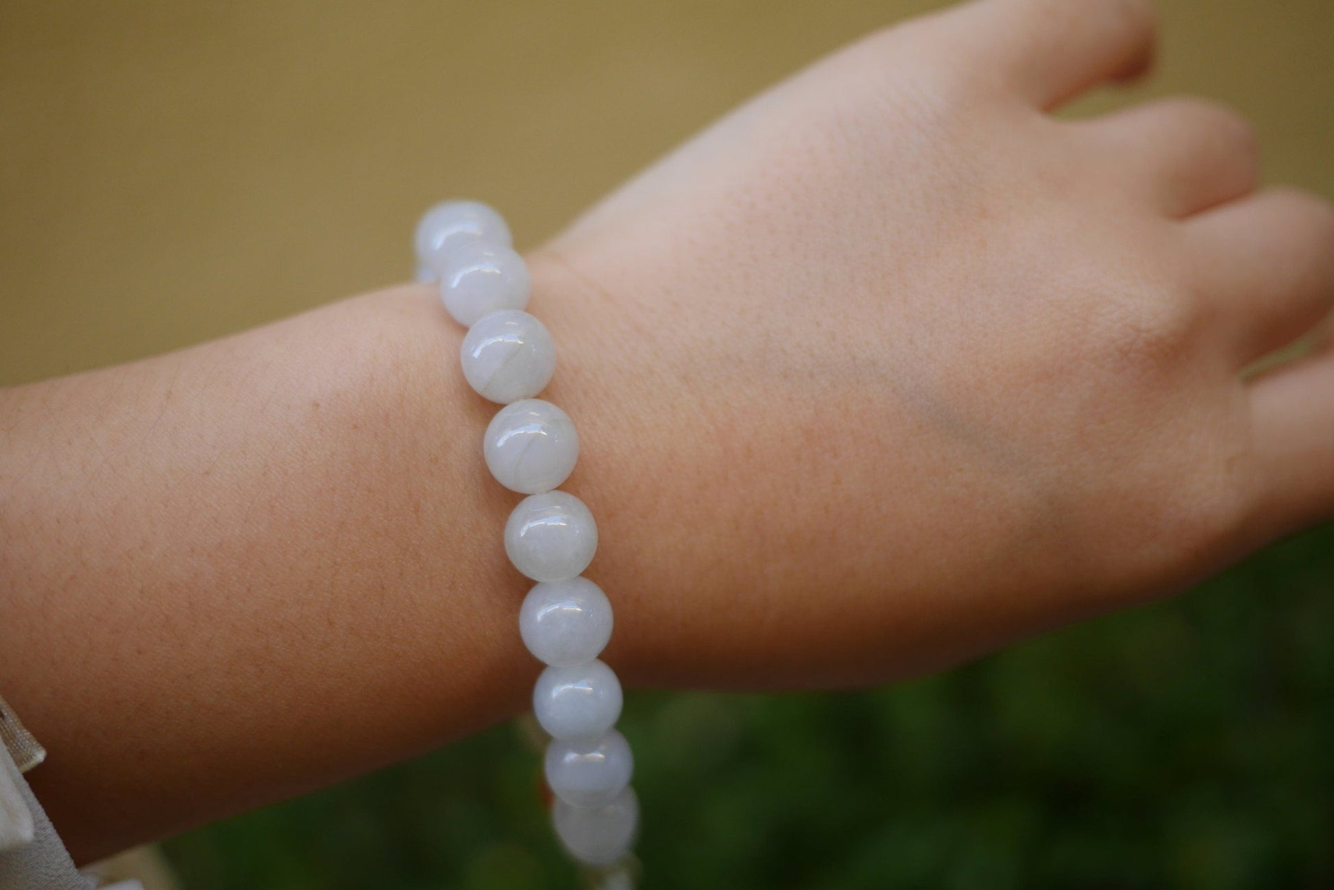 light grey beaded jade bracelet with a jade lock, high quality Hetian jade beads bracelet with charm, white jade